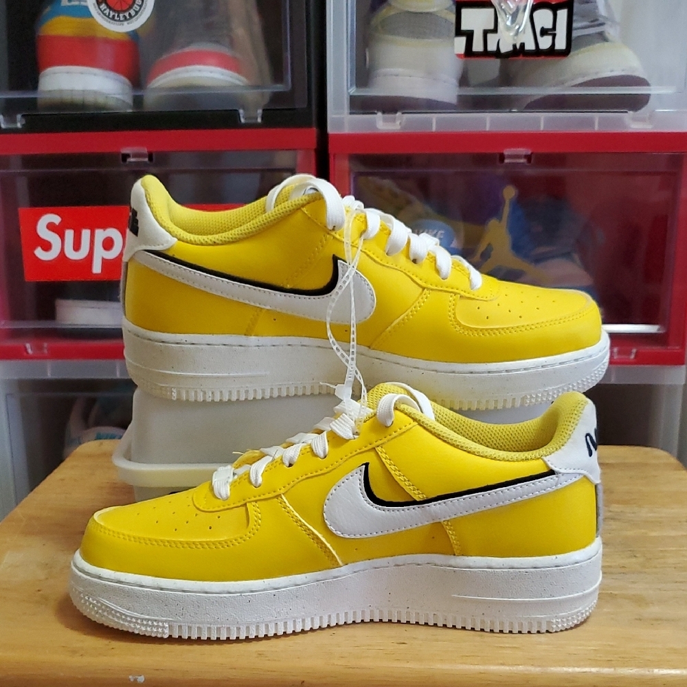 Nike Air Force 1 LV8